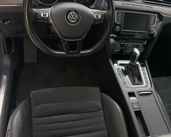 Белый Фольксваген Пассат, объемом двигателя 1.8 л и пробегом 126 тыс. км за 17000 $, фото 12 на Automoto.ua