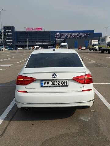 Белый Фольксваген Пассат, объемом двигателя 1.8 л и пробегом 158 тыс. км за 13500 $, фото 4 на Automoto.ua
