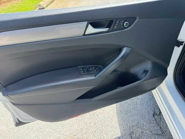 Белый Фольксваген Пассат, объемом двигателя 1.8 л и пробегом 75 тыс. км за 2400 $, фото 8 на Automoto.ua