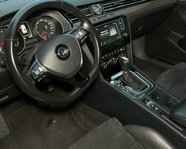 Белый Фольксваген Пассат, объемом двигателя 1.8 л и пробегом 130 тыс. км за 16900 $, фото 16 на Automoto.ua