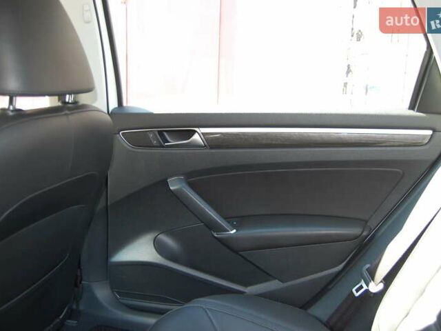 Белый Фольксваген Пассат, объемом двигателя 1.8 л и пробегом 123 тыс. км за 16000 $, фото 65 на Automoto.ua