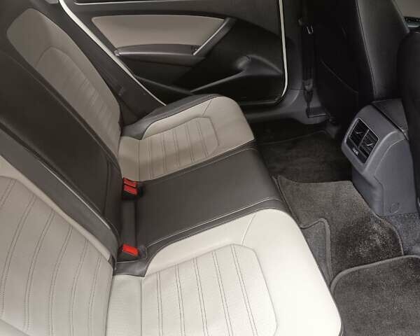 Белый Фольксваген Пассат, объемом двигателя 1.8 л и пробегом 226 тыс. км за 13500 $, фото 16 на Automoto.ua