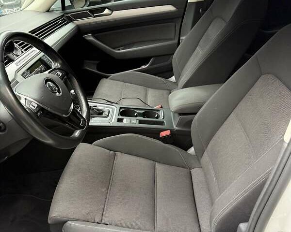 Белый Фольксваген Пассат, объемом двигателя 1.8 л и пробегом 142 тыс. км за 16690 $, фото 27 на Automoto.ua