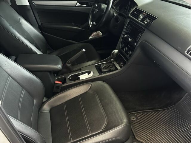 Белый Фольксваген Пассат, объемом двигателя 2 л и пробегом 239 тыс. км за 12300 $, фото 15 на Automoto.ua