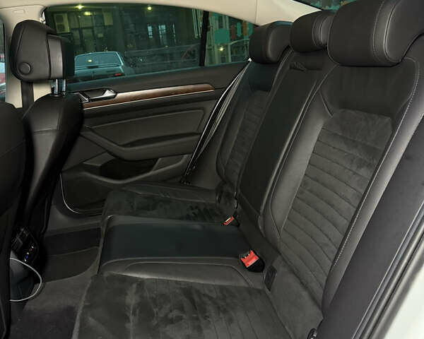 Белый Фольксваген Пассат, объемом двигателя 1.8 л и пробегом 130 тыс. км за 16900 $, фото 34 на Automoto.ua