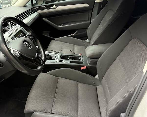 Белый Фольксваген Пассат, объемом двигателя 1.8 л и пробегом 142 тыс. км за 16690 $, фото 28 на Automoto.ua