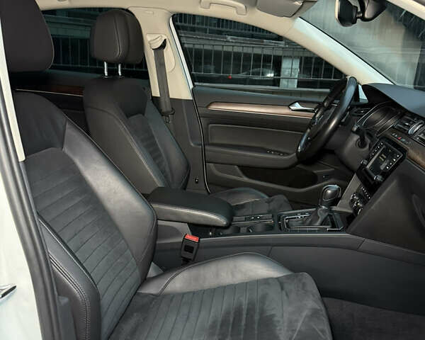 Белый Фольксваген Пассат, объемом двигателя 1.8 л и пробегом 130 тыс. км за 16900 $, фото 20 на Automoto.ua