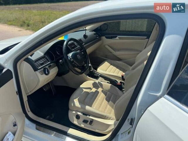 Белый Фольксваген Пассат, объемом двигателя 3.6 л и пробегом 123 тыс. км за 13199 $, фото 10 на Automoto.ua