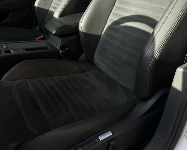 Белый Фольксваген Пассат, объемом двигателя 1.8 л и пробегом 126 тыс. км за 17000 $, фото 23 на Automoto.ua