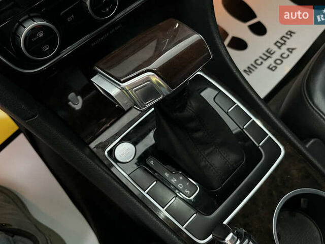 Білий Фольксваген Пассат, об'ємом двигуна 3.6 л та пробігом 124 тис. км за 11000 $, фото 16 на Automoto.ua