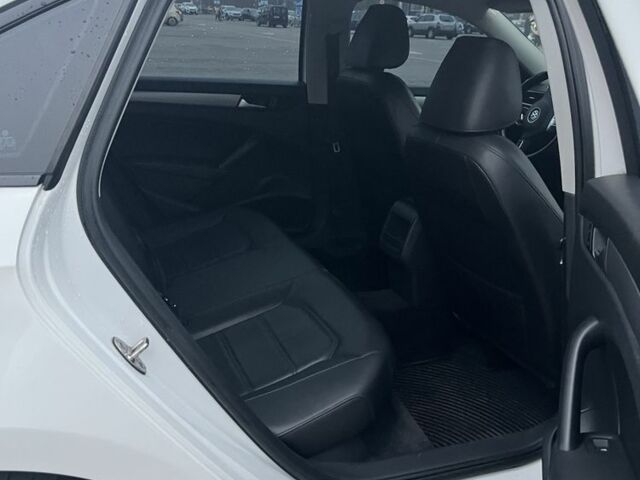 Белый Фольксваген Пассат, объемом двигателя 1.8 л и пробегом 158 тыс. км за 10800 $, фото 7 на Automoto.ua