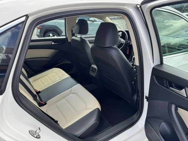 Белый Фольксваген Пассат, объемом двигателя 2 л и пробегом 80 тыс. км за 11000 $, фото 15 на Automoto.ua