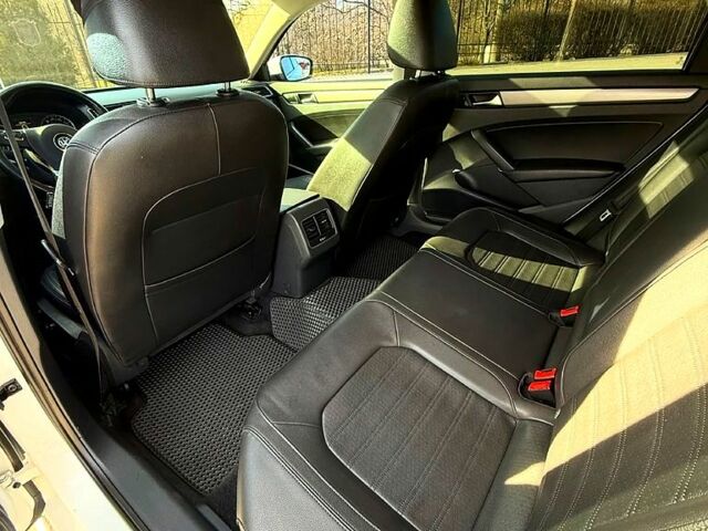 Білий Фольксваген Пассат, об'ємом двигуна 1.8 л та пробігом 177 тис. км за 11800 $, фото 5 на Automoto.ua