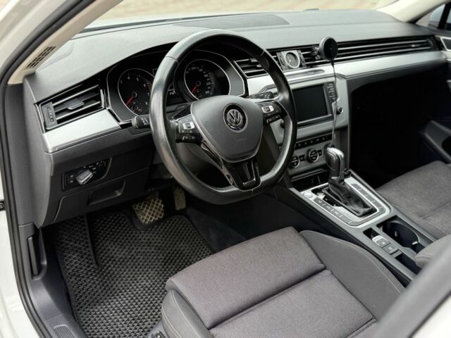 Белый Фольксваген Пассат, объемом двигателя 0 л и пробегом 173 тыс. км за 17999 $, фото 20 на Automoto.ua