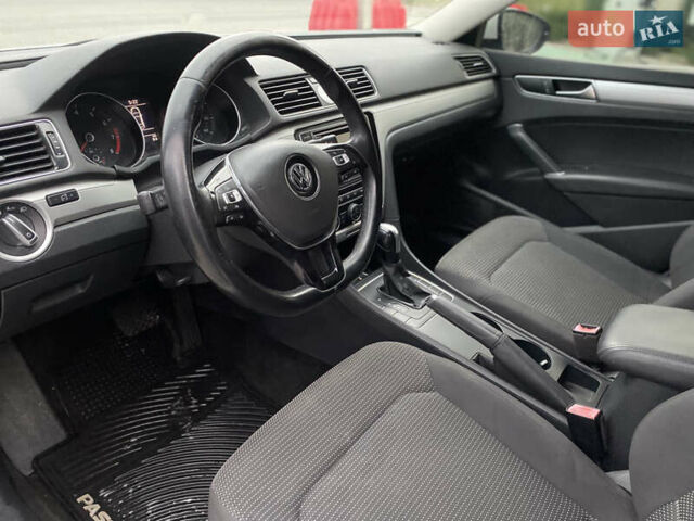 Белый Фольксваген Пассат, объемом двигателя 1.8 л и пробегом 152 тыс. км за 13200 $, фото 12 на Automoto.ua