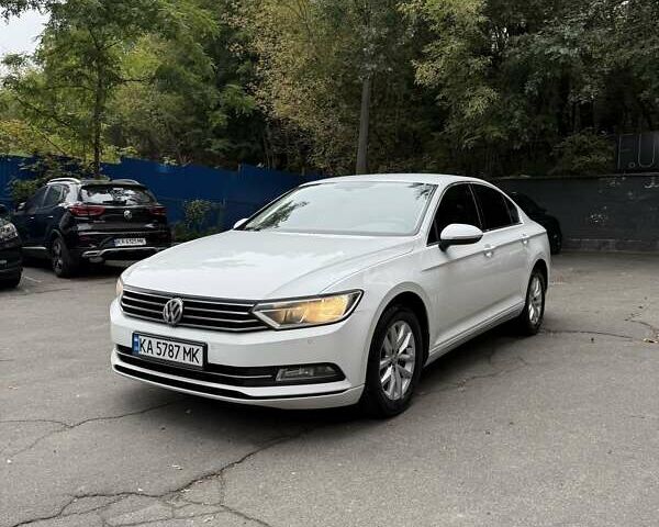 Белый Фольксваген Пассат, объемом двигателя 1.8 л и пробегом 142 тыс. км за 16690 $, фото 2 на Automoto.ua