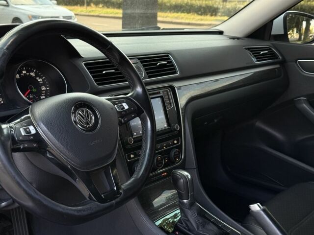 Белый Фольксваген Пассат, объемом двигателя 1.8 л и пробегом 204 тыс. км за 11700 $, фото 14 на Automoto.ua