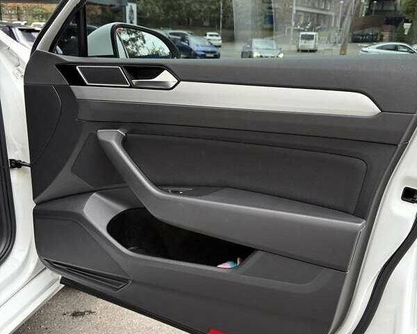 Белый Фольксваген Пассат, объемом двигателя 1.8 л и пробегом 142 тыс. км за 16690 $, фото 19 на Automoto.ua