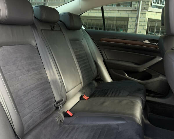 Белый Фольксваген Пассат, объемом двигателя 1.8 л и пробегом 126 тыс. км за 17000 $, фото 34 на Automoto.ua