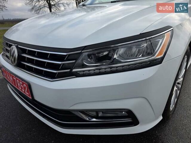Белый Фольксваген Пассат, объемом двигателя 1.8 л и пробегом 146 тыс. км за 11300 $, фото 5 на Automoto.ua
