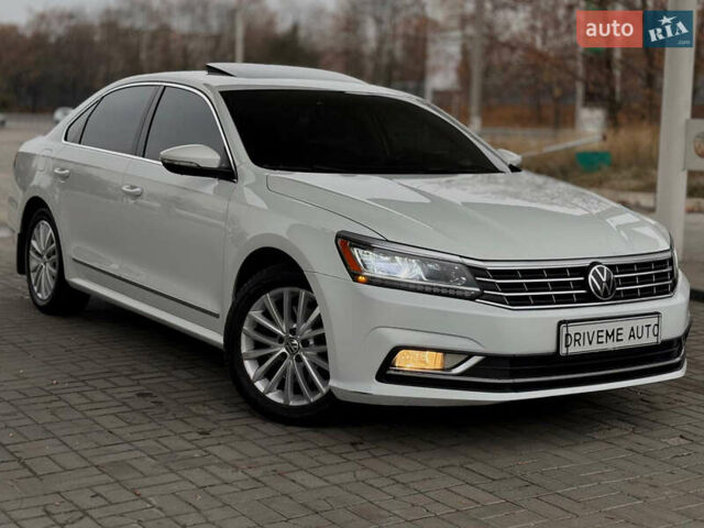 Белый Фольксваген Пассат, объемом двигателя 1.8 л и пробегом 165 тыс. км за 12299 $, фото 2 на Automoto.ua