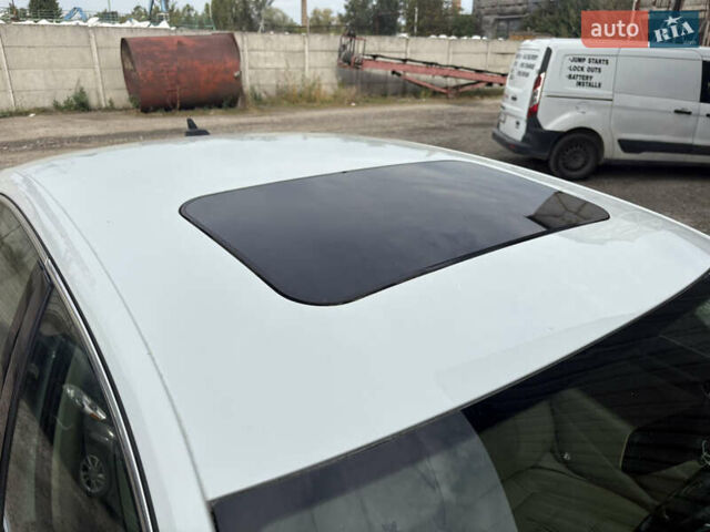 Белый Фольксваген Пассат, объемом двигателя 0 л и пробегом 247 тыс. км за 8300 $, фото 5 на Automoto.ua