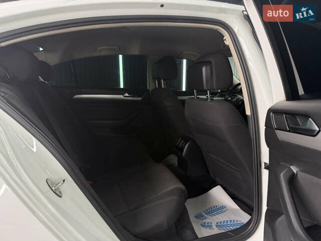 Белый Фольксваген Пассат, объемом двигателя 2 л и пробегом 230 тыс. км за 14900 $, фото 25 на Automoto.ua