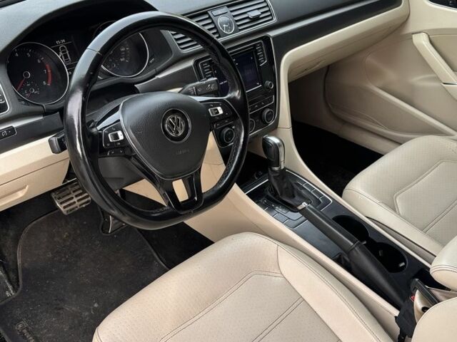 Белый Фольксваген Пассат, объемом двигателя 1.8 л и пробегом 260 тыс. км за 10000 $, фото 9 на Automoto.ua