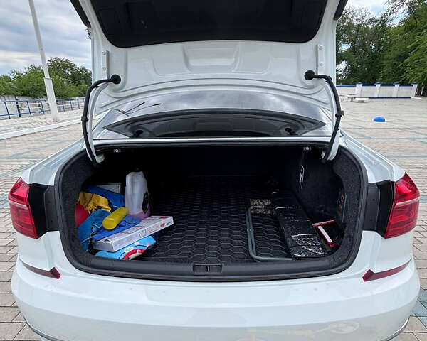 Белый Фольксваген Пассат, объемом двигателя 1.8 л и пробегом 79 тыс. км за 14900 $, фото 13 на Automoto.ua