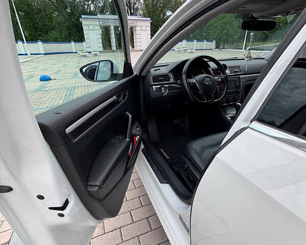 Белый Фольксваген Пассат, объемом двигателя 1.8 л и пробегом 79 тыс. км за 14900 $, фото 14 на Automoto.ua