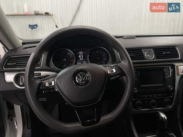 Белый Фольксваген Пассат, объемом двигателя 1.8 л и пробегом 238 тыс. км за 12500 $, фото 7 на Automoto.ua