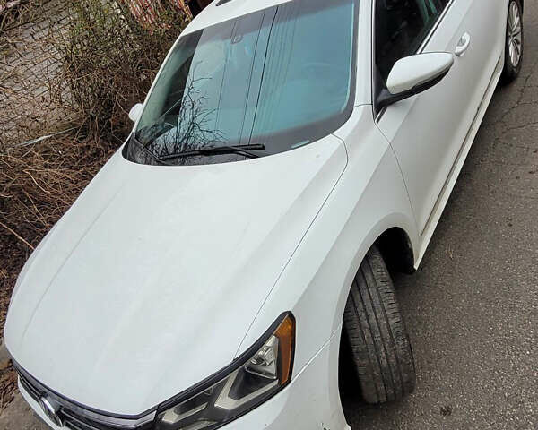 Белый Фольксваген Пассат, объемом двигателя 1.8 л и пробегом 87 тыс. км за 13000 $, фото 7 на Automoto.ua