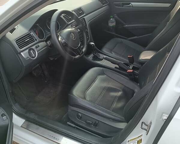 Белый Фольксваген Пассат, объемом двигателя 1.78 л и пробегом 175 тыс. км за 11800 $, фото 3 на Automoto.ua