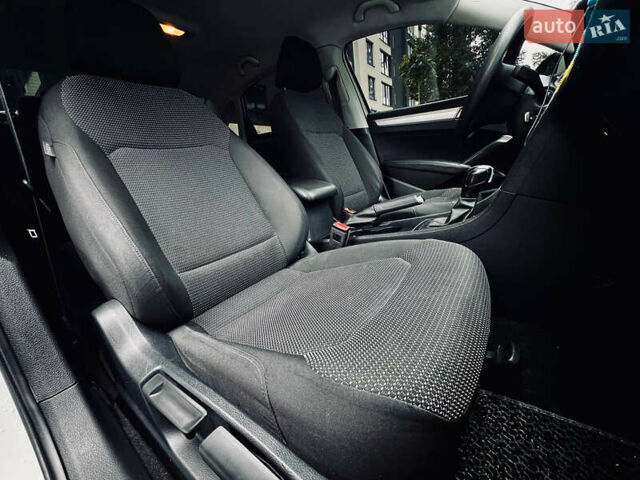 Білий Фольксваген Пассат, об'ємом двигуна 1.8 л та пробігом 214 тис. км за 11700 $, фото 23 на Automoto.ua