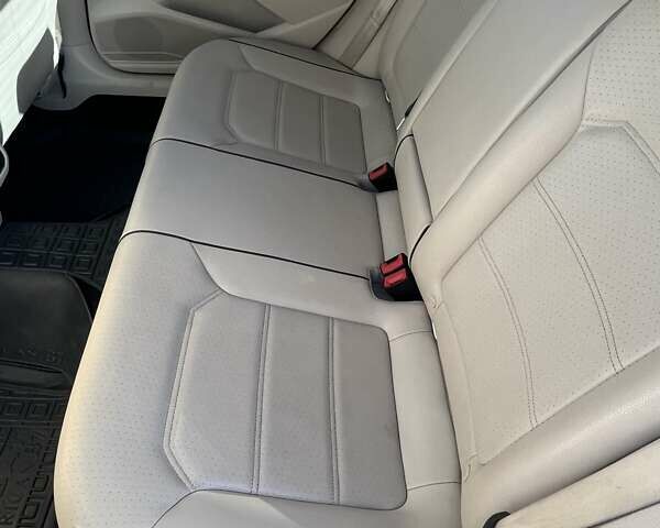 Білий Фольксваген Пассат, об'ємом двигуна 1.8 л та пробігом 118 тис. км за 13300 $, фото 14 на Automoto.ua