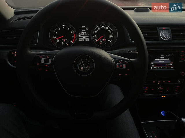 Белый Фольксваген Пассат, объемом двигателя 1.8 л и пробегом 238 тыс. км за 12500 $, фото 10 на Automoto.ua