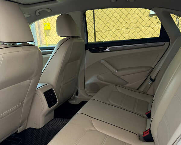 Білий Фольксваген Пассат, об'ємом двигуна 1.8 л та пробігом 233 тис. км за 12500 $, фото 8 на Automoto.ua