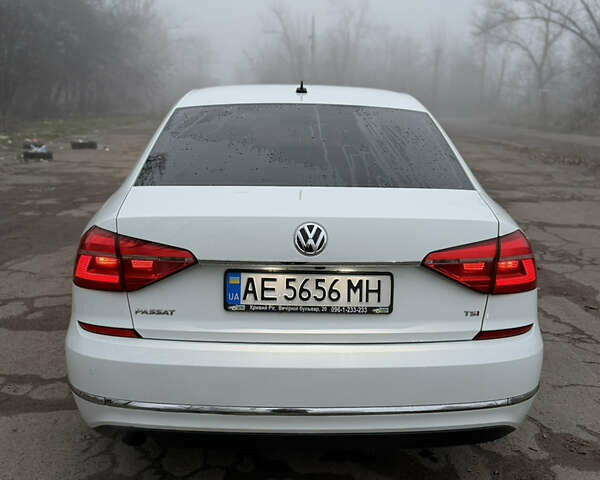 Белый Фольксваген Пассат, объемом двигателя 1.8 л и пробегом 175 тыс. км за 11000 $, фото 6 на Automoto.ua