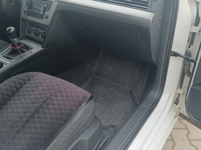 Білий Фольксваген Пассат, об'ємом двигуна 2 л та пробігом 223 тис. км за 16990 $, фото 18 на Automoto.ua