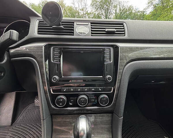 Белый Фольксваген Пассат, объемом двигателя 1.8 л и пробегом 79 тыс. км за 14900 $, фото 18 на Automoto.ua