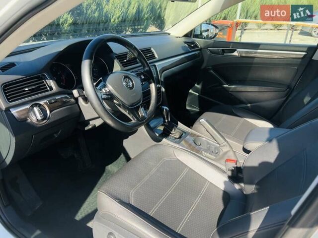 Белый Фольксваген Пассат, объемом двигателя 1.8 л и пробегом 113 тыс. км за 12000 $, фото 6 на Automoto.ua