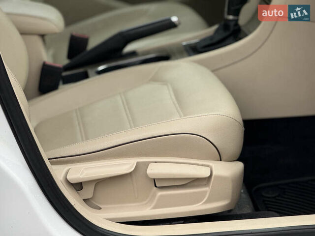 Белый Фольксваген Пассат, объемом двигателя 1.8 л и пробегом 233 тыс. км за 11900 $, фото 25 на Automoto.ua