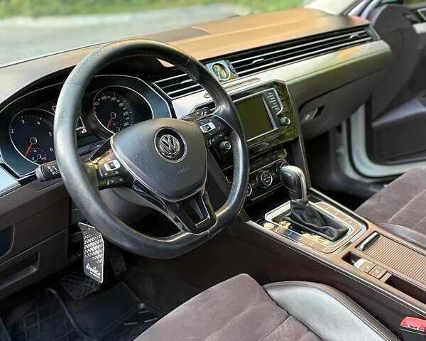 Белый Фольксваген Пассат, объемом двигателя 1.97 л и пробегом 206 тыс. км за 18000 $, фото 8 на Automoto.ua