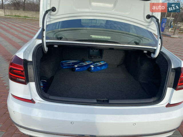 Белый Фольксваген Пассат, объемом двигателя 1.8 л и пробегом 171 тыс. км за 15100 $, фото 24 на Automoto.ua