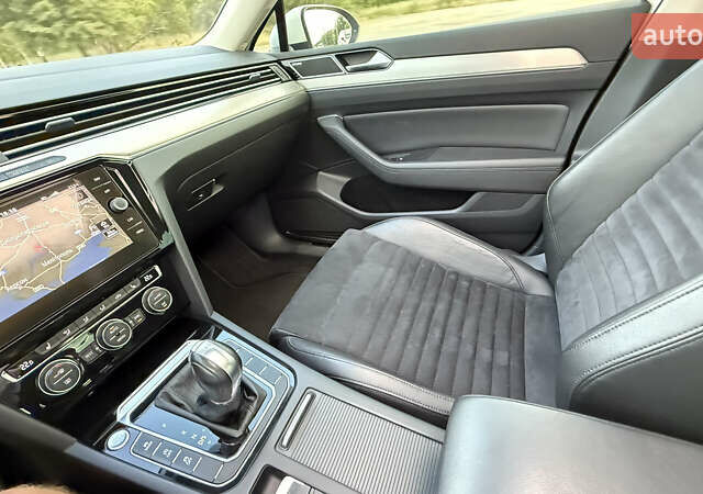 Белый Фольксваген Пассат, объемом двигателя 2 л и пробегом 138 тыс. км за 23900 $, фото 29 на Automoto.ua