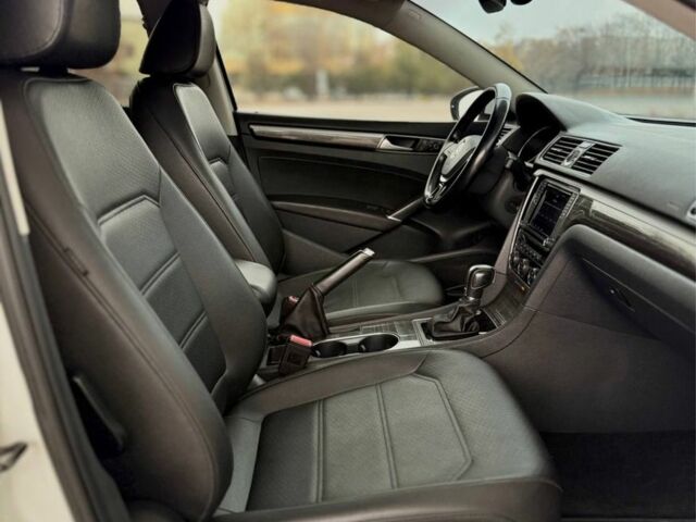 Белый Фольксваген Пассат, объемом двигателя 1.8 л и пробегом 165 тыс. км за 12199 $, фото 13 на Automoto.ua