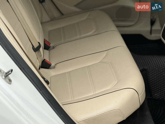 Белый Фольксваген Пассат, объемом двигателя 1.8 л и пробегом 233 тыс. км за 11900 $, фото 18 на Automoto.ua