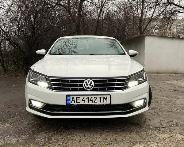Белый Фольксваген Пассат, объемом двигателя 1.8 л и пробегом 175 тыс. км за 13600 $, фото 6 на Automoto.ua