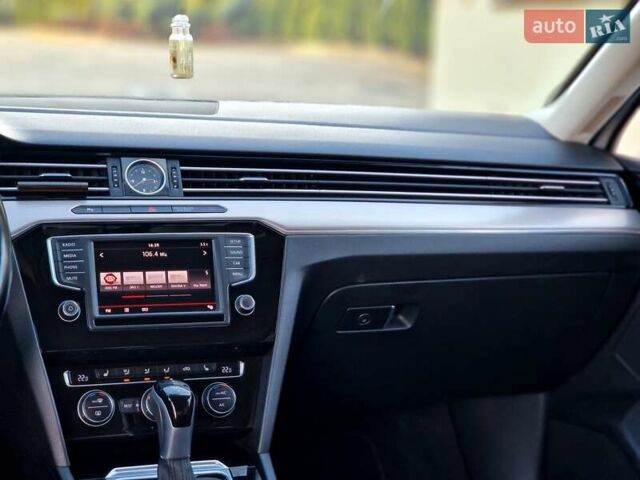 Белый Фольксваген Пассат, объемом двигателя 1.97 л и пробегом 307 тыс. км за 16999 $, фото 63 на Automoto.ua