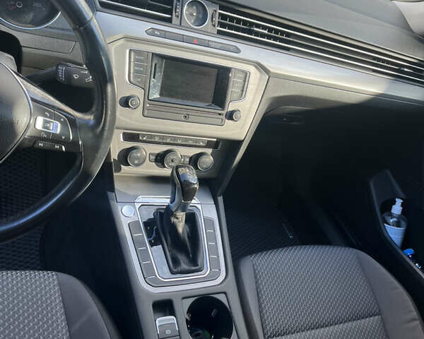 Фольксваген Пассат 2016 в Киеве на Automoto.ua Белый Фольксваген Пассат, объемом двигателя 1.97 л и пробегом 280 тыс. км за 14200 $, фото 15 на Automoto.ua